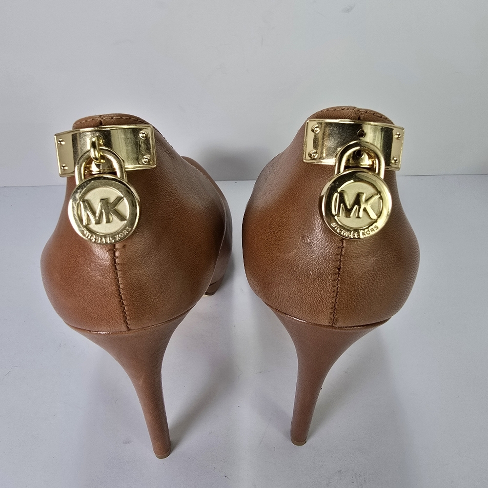 Michael Kors Hamilton Platform Leather Pumps Heels Caramel Tan Gold Lock Sz 7.5 - Picture 4 of 9